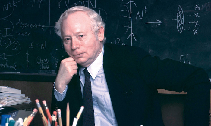 Breakthrough Prize Awarded to UT Physicist Steven Weinberg