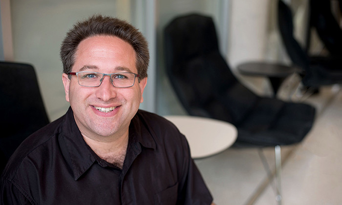 Aaronson Receives ACM Prize in Computing